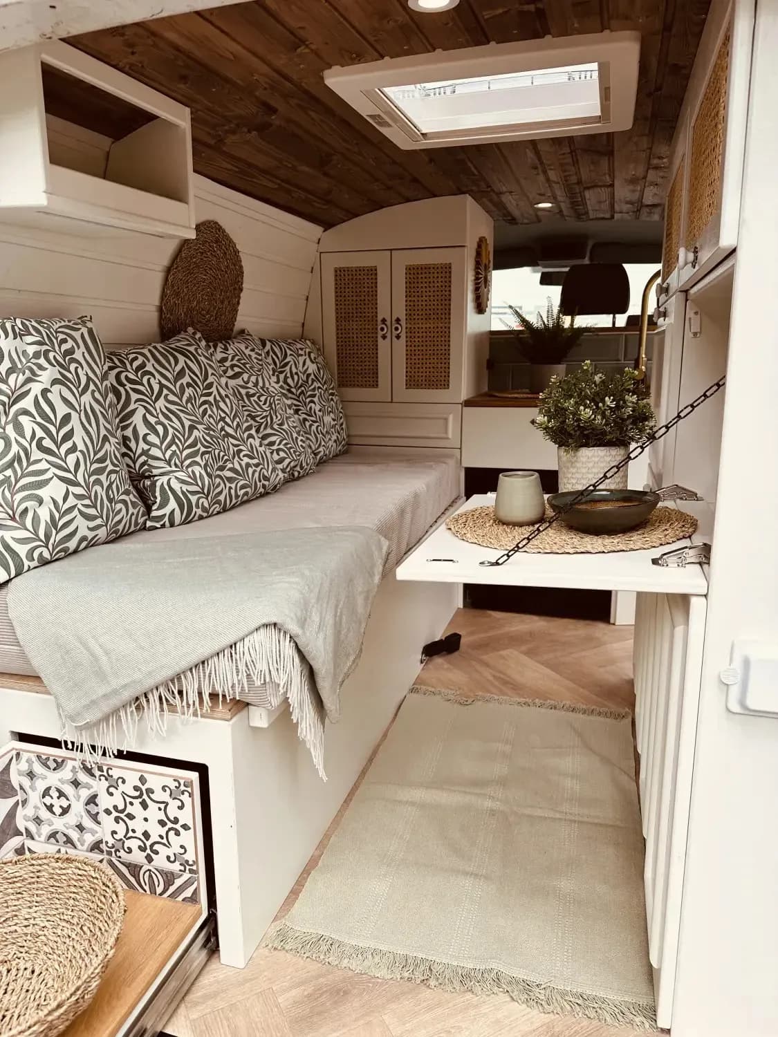 Camper günstig ausbauen lassen – Nach deinen Wünschen & TÜV-zertifiziert